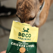 Печиво для собак Beco Pets Куряча печінка з пастернаком і медом 60 г - фото 4