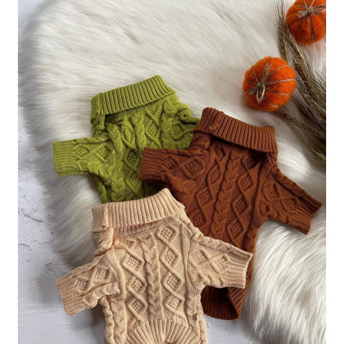 Вязаный свитер для собак в модном цвете светлый беж