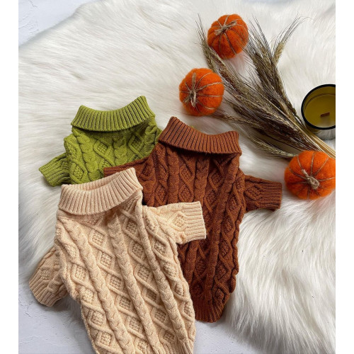 Вязаный свитер для собак в модном цвете светлый беж