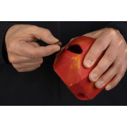 Игрушка под лакомства Gnawt-a-Rock красная для собак Ruffwear - фото 3