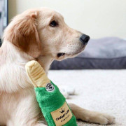 М'яка іграшка пляшка шампанського Happy Hour Crusherz Champagne з пищалкою зелена для собак ZippyPaws - фото 2